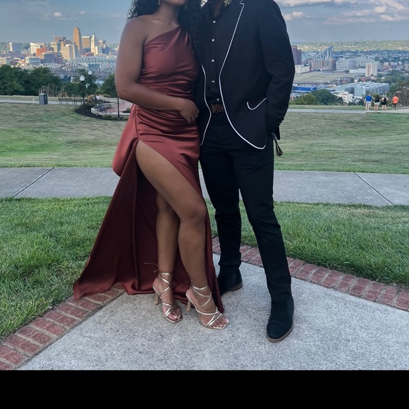 Baby boo rust brown formal dress, high slit - Picture 2 of 4